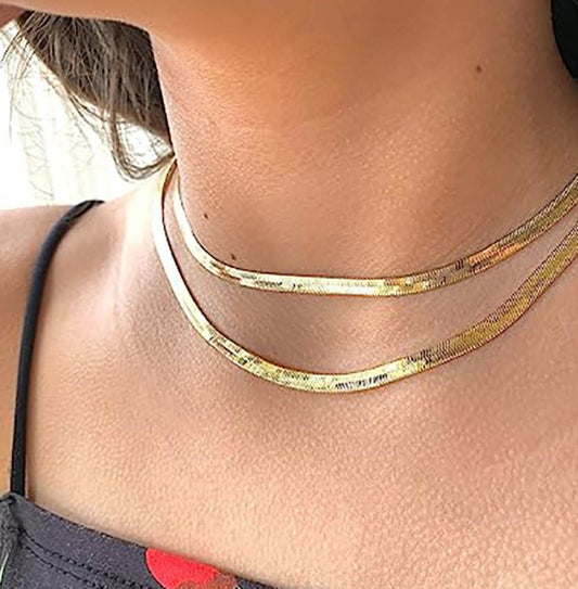 Gold necklace short